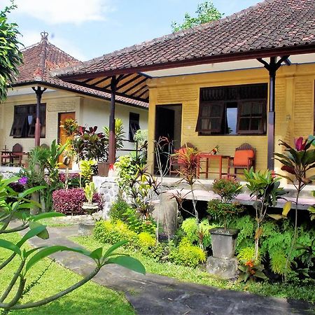 Rijasa Homestay كارانغاسِم المظهر الخارجي الصورة
