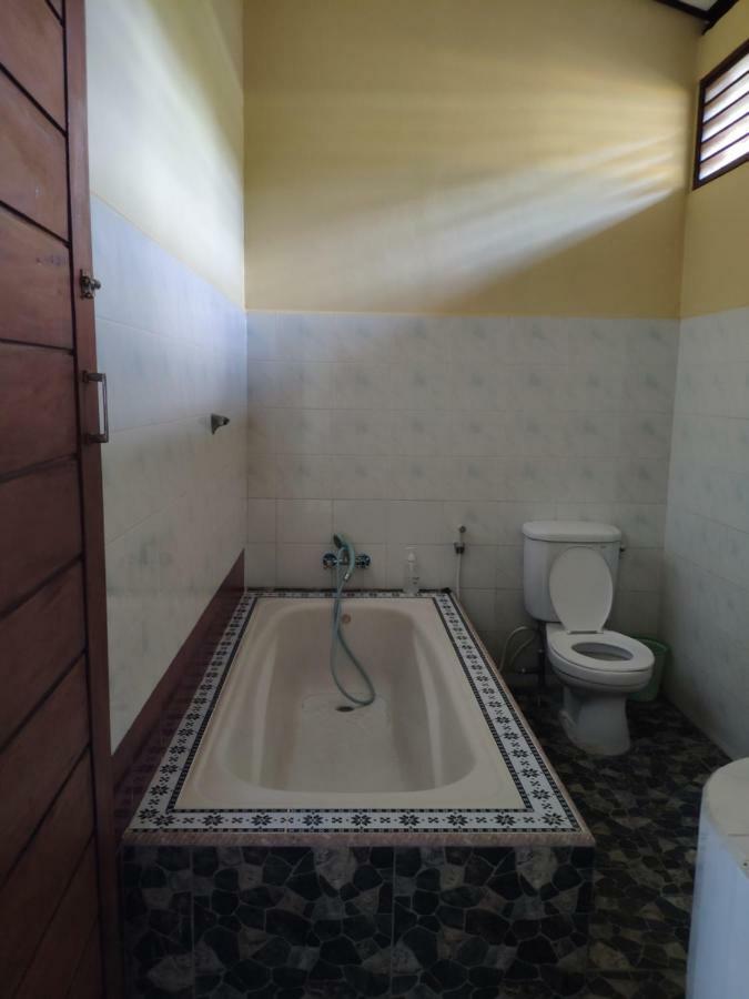 Rijasa Homestay كارانغاسِم المظهر الخارجي الصورة